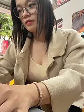 Snapshot of Bella0815 chatting on 2, 12, 2025 Bella0815 online show from 2, 12, 2025