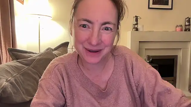 Snapshot of LouiseTswing chatting on 3, 12, 2024 LouiseTswing online show from 3, 12, 2024