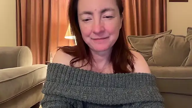 Snapshot of LouiseTswing chatting on 10, 1, 2025 LouiseTswing online show from 10, 1, 2025