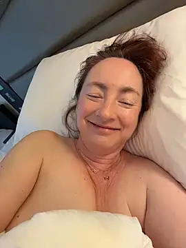 Snapshot of LouiseTswing chatting on 6, 3, 2026 LouiseTswing online show from 6, 3, 2026