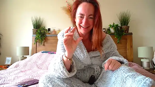 Snapshot of LouiseTswing chatting on 24, 3, 2026 LouiseTswing online show from 24, 3, 2026