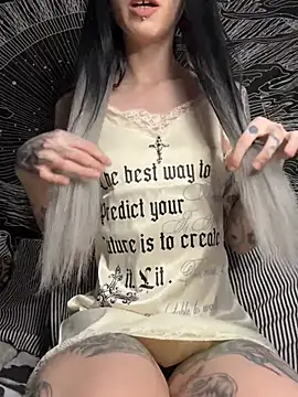 Snapshot of MissMidnightUK chatting on 11, 1, 2026 MissMidnightUK online show from 11, 1, 2026