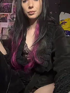 Snapshot of MissMidnightUK chatting on 28, 3, 2026 MissMidnightUK online show from 28, 3, 2026