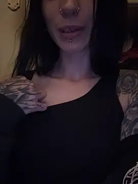 Snapshot of MissMidnightUK chatting on 10, 4, 2026 MissMidnightUK online show from 10, 4, 2026