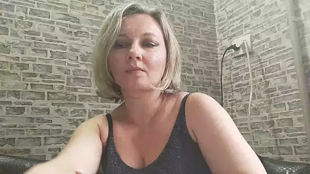 Snapshot of EdithManning chatting on 14, 3, 2025 EdithManning online show from 14, 3, 2025