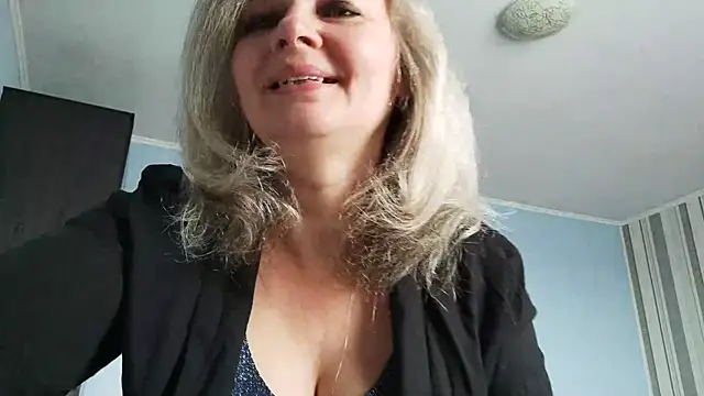 Snapshot of EdithManning chatting on 8, 3, 2026 EdithManning online show from 8, 3, 2026