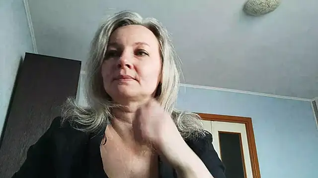 Snapshot of EdithManning chatting on 12, 3, 2026 EdithManning online show from 12, 3, 2026