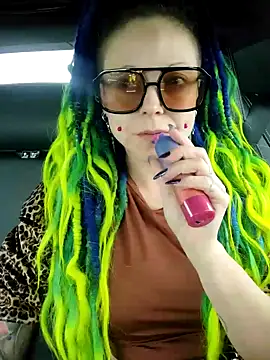 Snapshot of EdgesOfReality chatting on 10, 11, 2025 EdgesOfReality online show from 10, 11, 2025