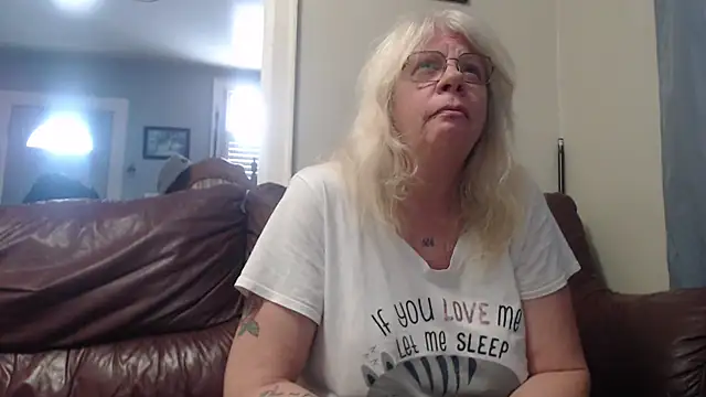 canadiancougar1965 online show from 16, 2, 2025