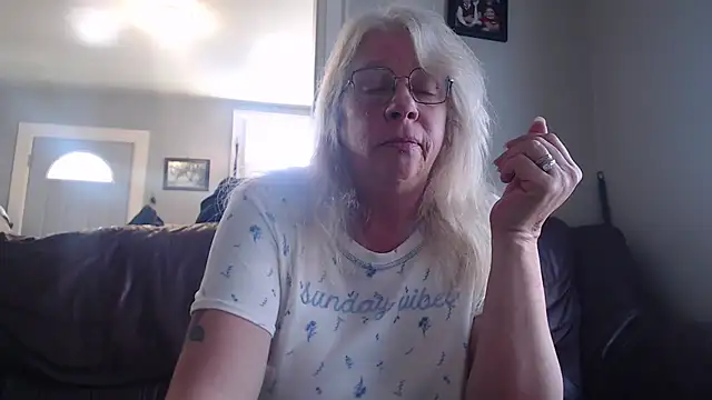 canadiancougar1965 online show from 8, 3, 2025