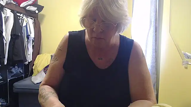 Snapshot of canadiancougar1965 chatting on 16, 2, 2026 canadiancougar1965 online show from 16, 2, 2026