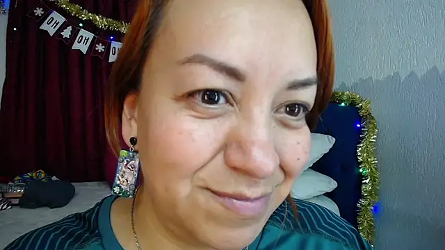 Snapshot of Delilah_Belmont chatting on 5, 1, 2025 Delilah Belmont online show from 5, 1, 2025