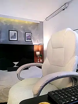 Snapshot of Delilah_Belmont chatting on 11, 9, 2025 Delilah Belmont online show from 11, 9, 2025