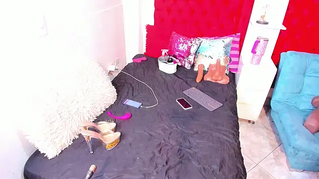 Snapshot of larafoxter chatting on 7, 6, 2026 larafoxter online show from 7, 6, 2026