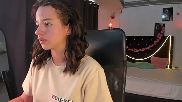 emilyrouxe online show from 2, 3, 2025