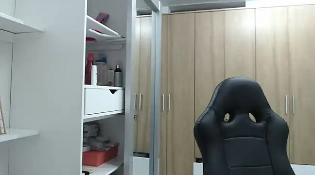 Snapshot of RoxanaLove9 chatting on 2, 1, 2025 RoxanaLove9 online show from 2, 1, 2025