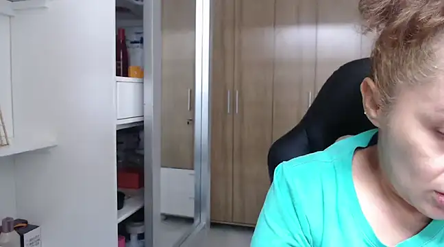 Snapshot of RoxanaLove9 chatting on 2, 1, 2025 RoxanaLove9 online show from 2, 1, 2025