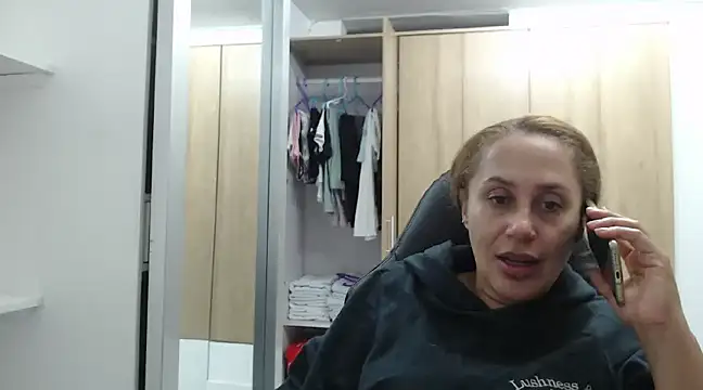 Snapshot of RoxanaLove9 chatting on 3, 1, 2025 RoxanaLove9 online show from 3, 1, 2025