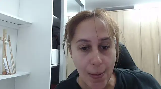 Snapshot of RoxanaLove9 chatting on 12, 1, 2025 RoxanaLove9 online show from 12, 1, 2025