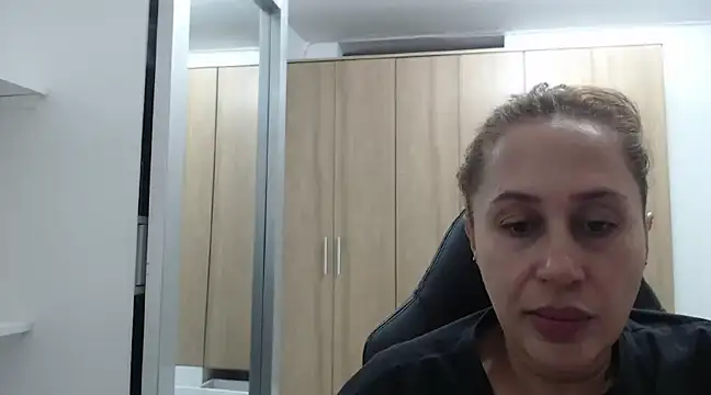 Snapshot of RoxanaLove9 chatting on 13, 1, 2025 RoxanaLove9 online show from 13, 1, 2025