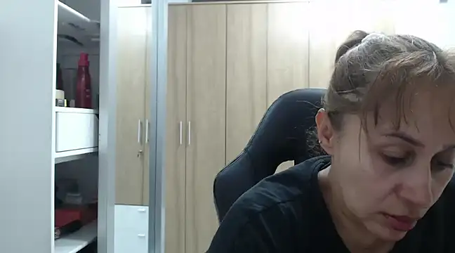 Snapshot of RoxanaLove9 chatting on 16, 1, 2025 RoxanaLove9 online show from 16, 1, 2025