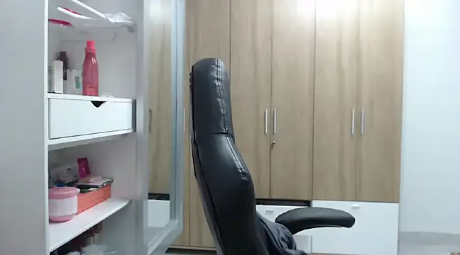 Snapshot of RoxanaLove9 chatting on 10, 2, 2025 RoxanaLove9 online show from 10, 2, 2025