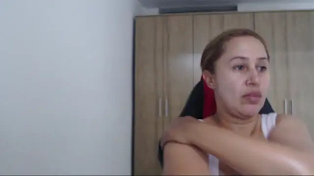 Snapshot of RoxanaLove9 chatting on 21, 9, 2025 RoxanaLove9 online show from 21, 9, 2025