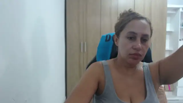 Snapshot of RoxanaLove9 chatting on 10, 10, 2025 RoxanaLove9 online show from 10, 10, 2025