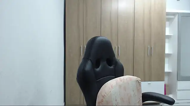 RoxanaLove9 online show from 20, 11, 2025