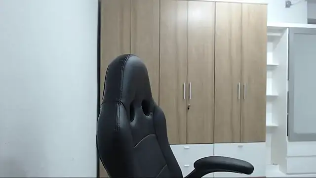 RoxanaLove9 online show from 27, 11, 2025