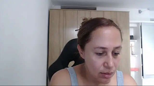 Snapshot of RoxanaLove9 chatting on 6, 2, 2026 RoxanaLove9 online show from 6, 2, 2026