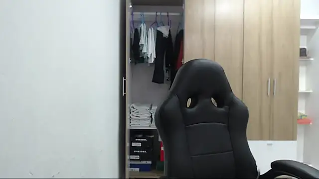 Snapshot of RoxanaLove9 chatting on 18, 2, 2026 RoxanaLove9 online show from 18, 2, 2026