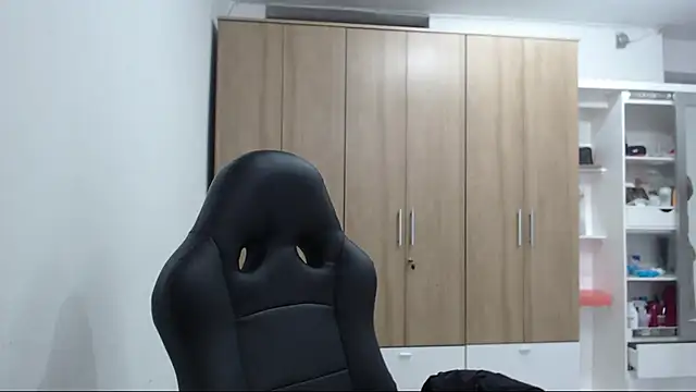 Snapshot of RoxanaLove9 chatting on 22, 2, 2026 RoxanaLove9 online show from 22, 2, 2026