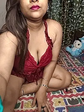 Hottyalia online show from 5, 10, 2025