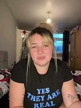 Snapshot of Curvy_Rosie99 chatting on 2, 12, 2024 Curvy Rosie99 online show from 2, 12, 2024