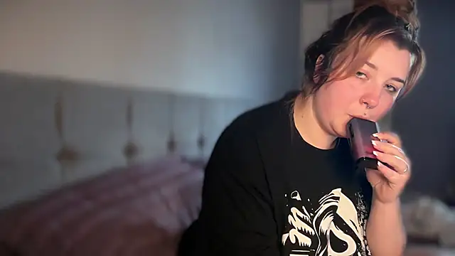 Snapshot of Curvy_Rosie99 chatting on 16, 4, 2026 Curvy Rosie99 online show from 16, 4, 2026