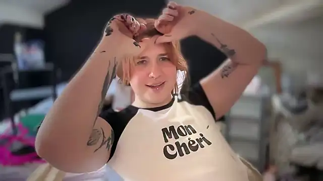 Snapshot of Curvy_Rosie99 chatting on 25, 4, 2026 Curvy Rosie99 online show from 25, 4, 2026