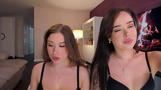 Snapshot of hannah_x_x_ chatting on 5, 10, 2025 hannah x x  online show from 5, 10, 2025
