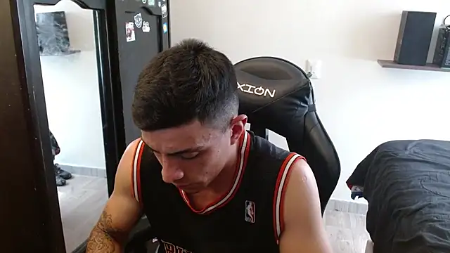 Snapshot of kv___xxx_ chatting on 8, 3, 2026 kv xxx online show from 8, 3, 2026