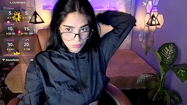 AlessiaVal  online show from 14, 11, 2025