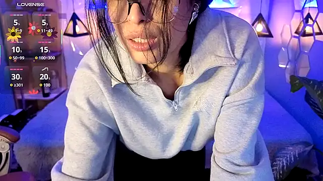 AlessiaVal  online show from 28, 11, 2025