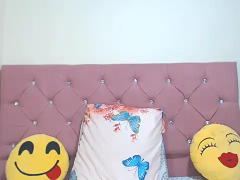 emassquirt28 online show from 7, 10, 2025