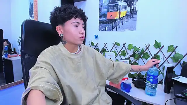 Snapshot of Im_Mathias chatting on 23, 11, 2025 Im Mathias online show from 23, 11, 2025