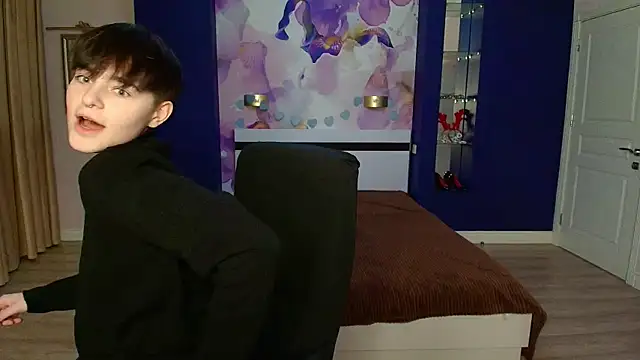 EmiliaYours online show from 1, 3, 2025