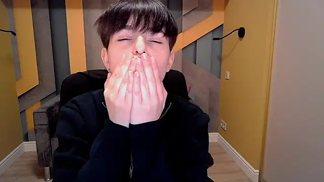 EmiliaYours online show from 3, 3, 2025