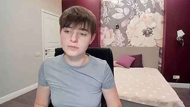 EmiliaYours online show from 19, 9, 2025