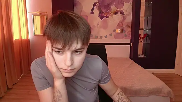 EmiliaYours online show from 12, 10, 2025