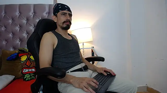 Snapshot of Sr_Magnus_ chatting on 3, 10, 2025 Sr Magnus online show from 3, 10, 2025