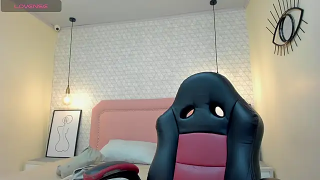 Snapshot of MAYROBERTSS chatting on 5, 1, 2026 MAYROBERTSS online show from 5, 1, 2026