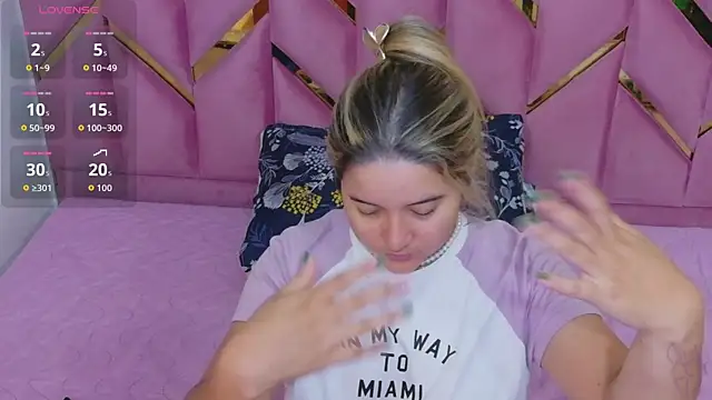 collegepawglovedaddy online show from 17, 4, 2026